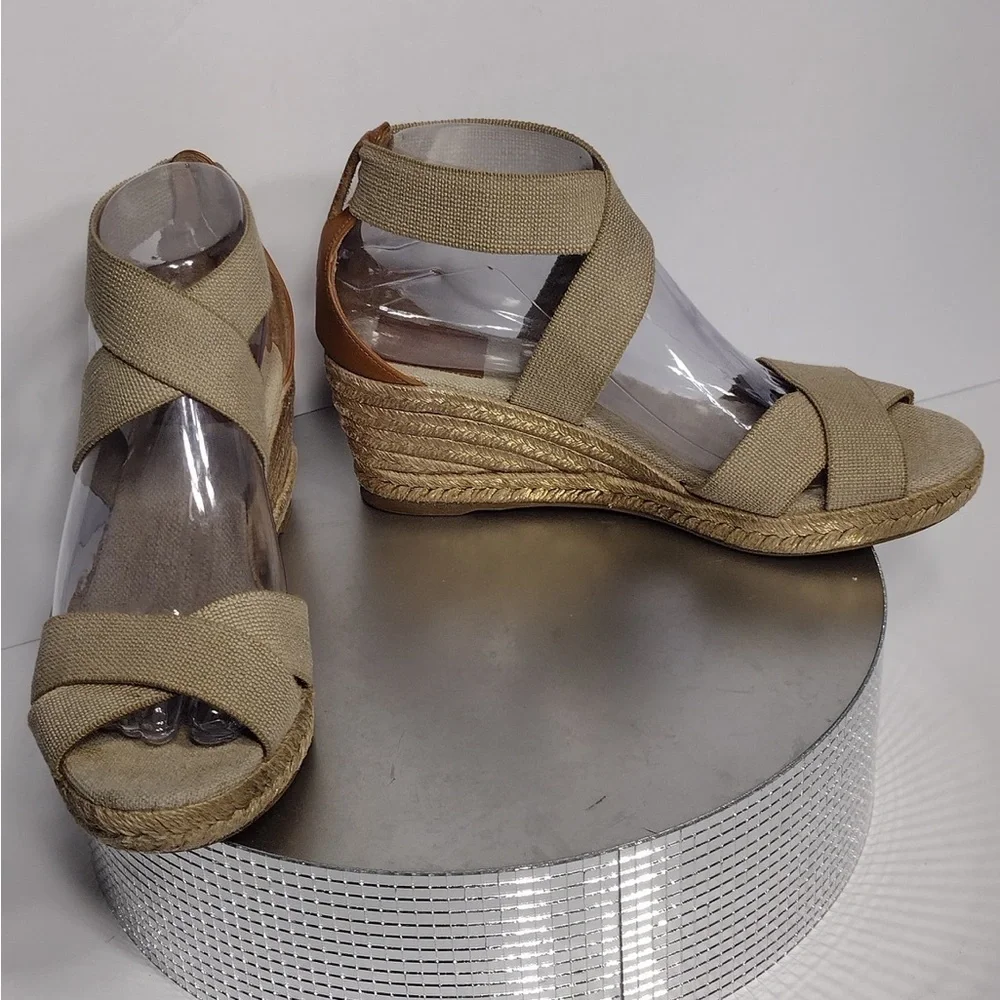 Tory Burch Women's Tan Wedge Sandals size 8 pre owned good condition